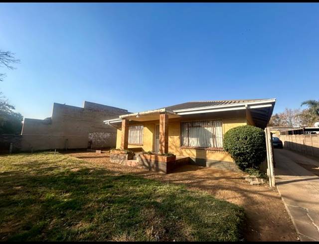 4 BEDROOM HOUSE FOR SALE IN VANDERBIJLPARK CW 5